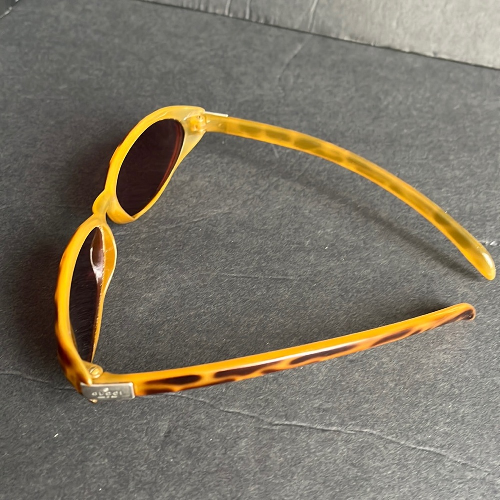 Gucci Tortoiseshell Sunglasses - Picture 16 of 16